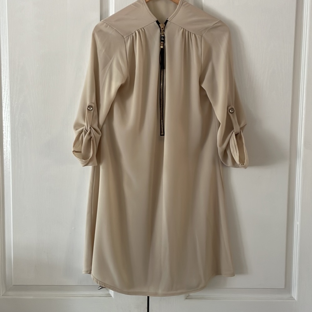 Unusual lightweight flattering dress Size 6/8